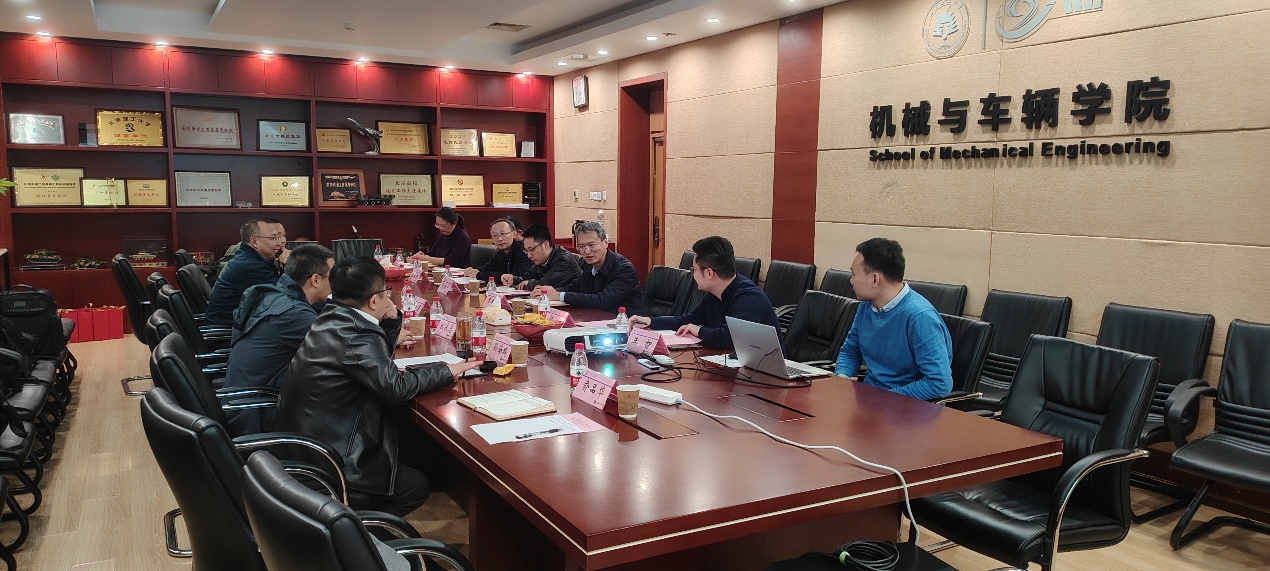 一群人在餐厅里

中度可信度形貌已自动天生