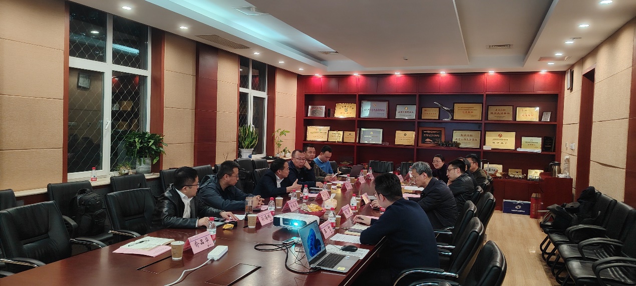 一群人在餐厅里

低可信度形貌已自动天生