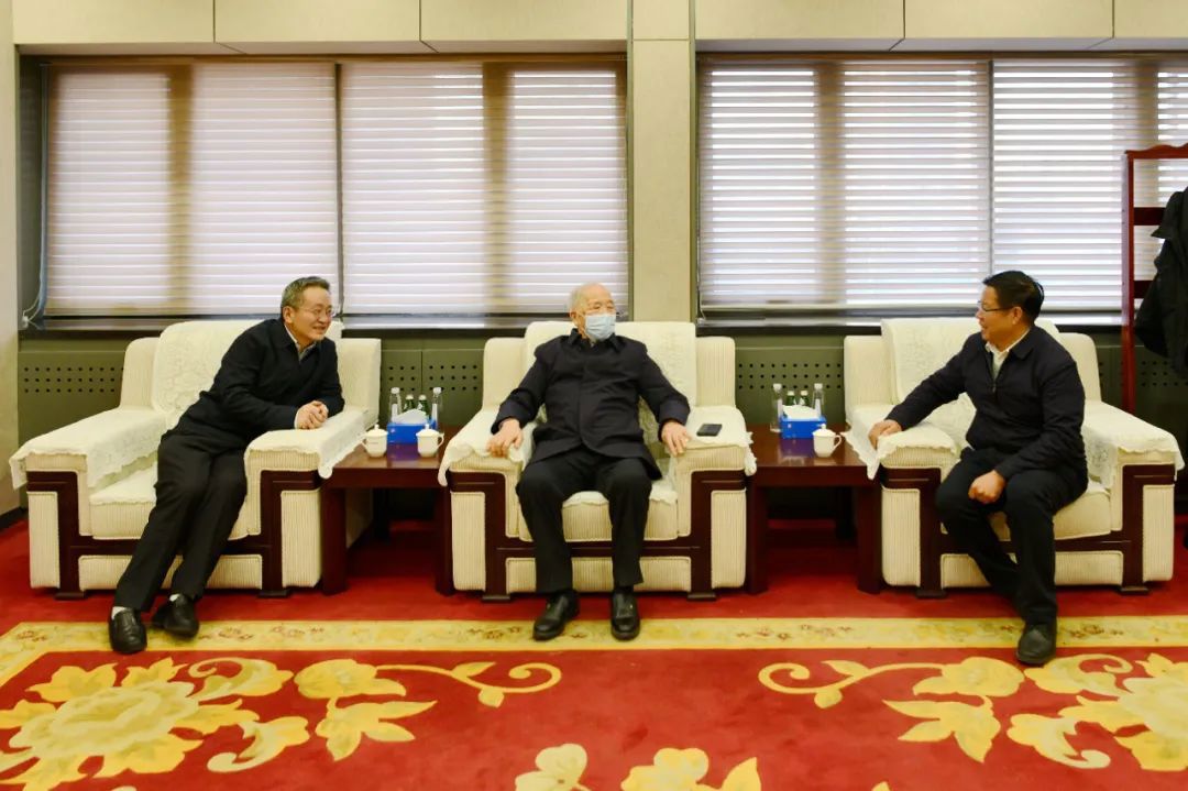 中国工程院党组成员、副院长李仲平到集团调研造访陈蕴博院士